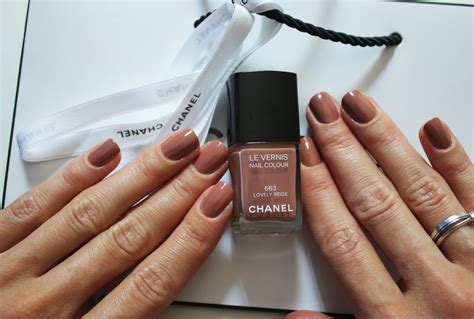 chanel le vernis aurore|chanel lovely beige nail polish.